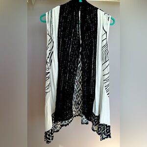 CHICO’S size 1 SMALL (see Chico’s sizing chart in photos) drapes open vest